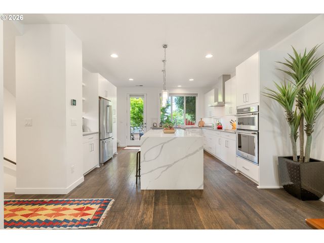 1587 Ne 22ND Ave, Portland, OR 97232