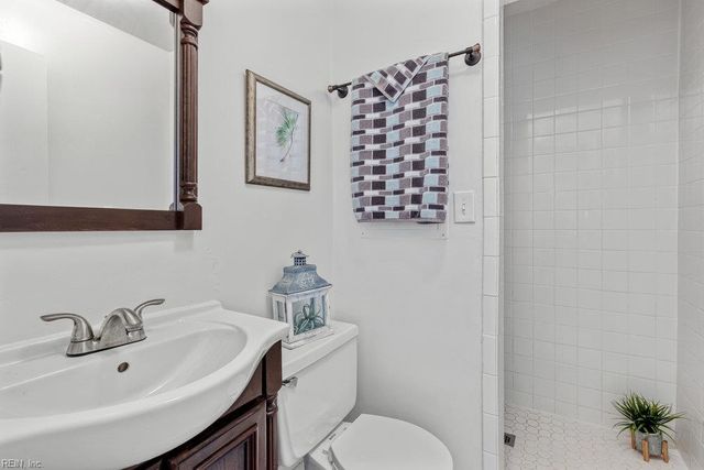 810 Woodrow CT, Chesapeake, VA 23322
