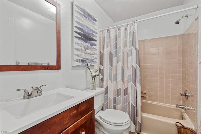 810 Woodrow CT, Chesapeake, VA 23322