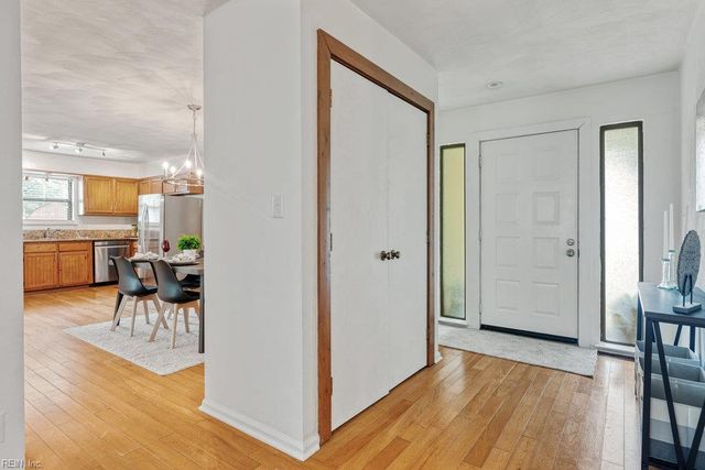 810 Woodrow CT, Chesapeake, VA 23322