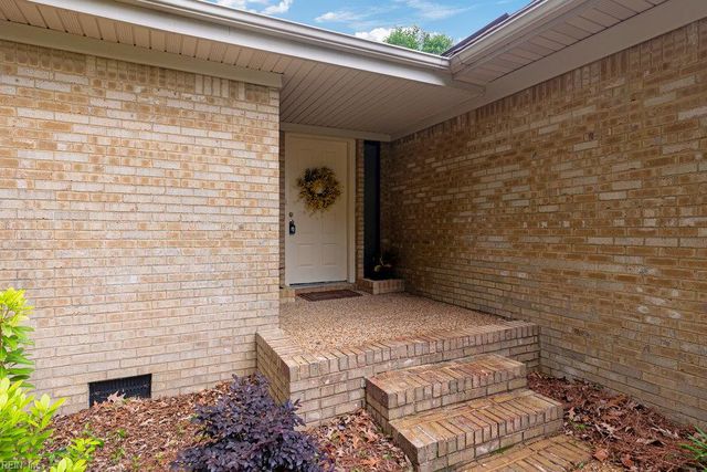 810 Woodrow CT, Chesapeake, VA 23322