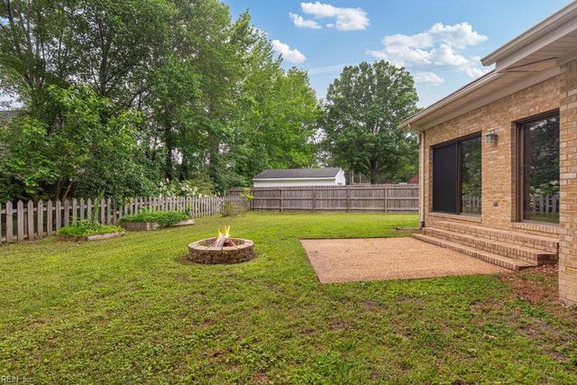 810 Woodrow CT, Chesapeake, VA 23322