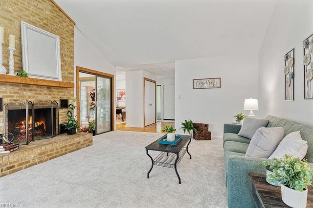 810 Woodrow CT, Chesapeake, VA 23322