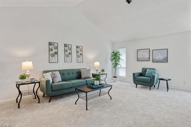 810 Woodrow CT, Chesapeake, VA 23322