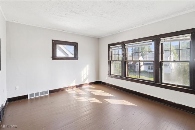 1524 E 204th Street, Euclid, OH 44117