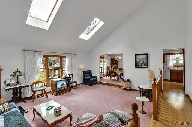 82 Grasspointe Drive, Amherst, NY 14228