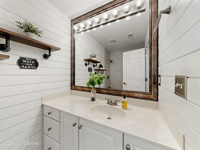 3715 Hurstbourne Ridge Blvd, Louisville, KY 40299