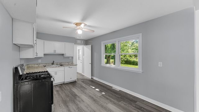 7713 Hendricks Place, Merrillville, IN 46410