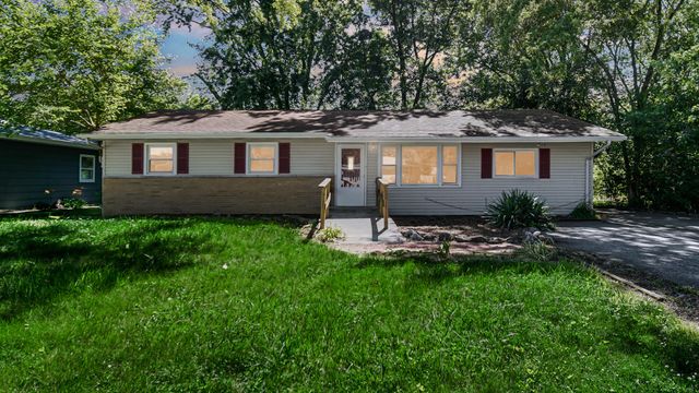 7713 Hendricks Place, Merrillville, IN 46410