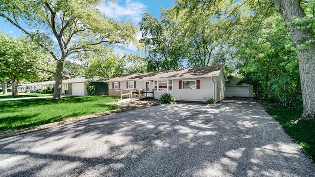 7713 Hendricks Place, Merrillville, IN 46410