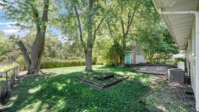 7713 Hendricks Place, Merrillville, IN 46410