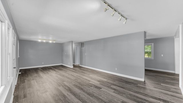 7713 Hendricks Place, Merrillville, IN 46410