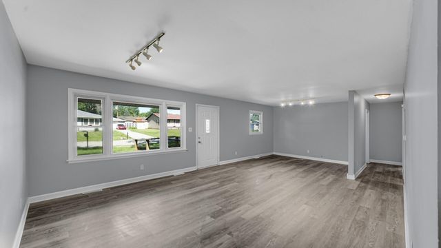 7713 Hendricks Place, Merrillville, IN 46410
