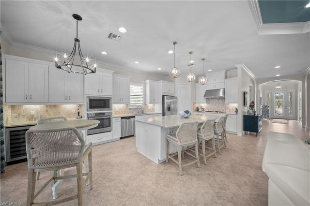 9465 Terresina DR, Naples, FL 34119