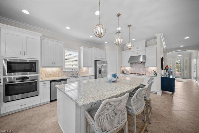 9465 Terresina DR, Naples, FL 34119