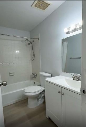 17901 NW 68 Avenue T205, Hialeah, FL 33015