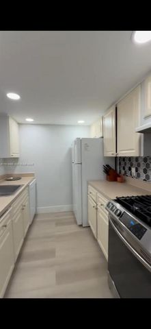 17901 NW 68 Avenue T205, Hialeah, FL 33015