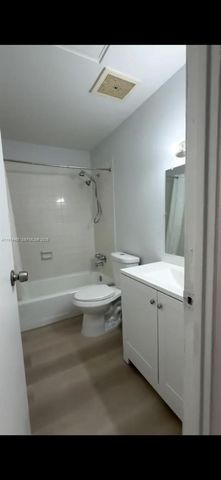 17901 NW 68 Avenue T205, Hialeah, FL 33015