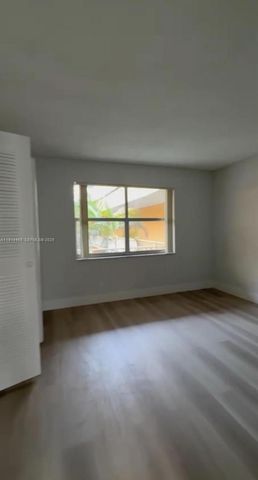 17901 NW 68 Avenue T205, Hialeah, FL 33015