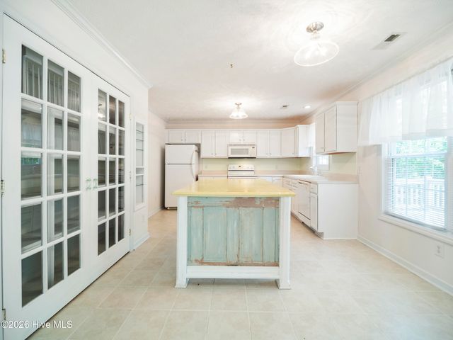 1643 Chadwick Shores Drive, Sneads Ferry, NC 28460
