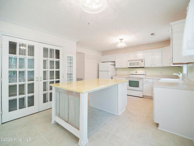 1643 Chadwick Shores Drive, Sneads Ferry, NC 28460