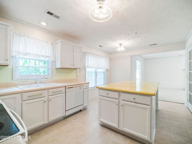 1643 Chadwick Shores Drive, Sneads Ferry, NC 28460