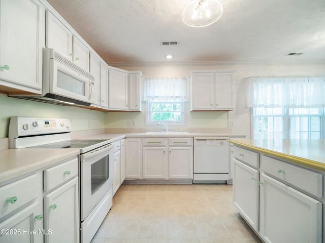 1643 Chadwick Shores Drive, Sneads Ferry, NC 28460