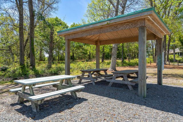 1643 Chadwick Shores Drive, Sneads Ferry, NC 28460