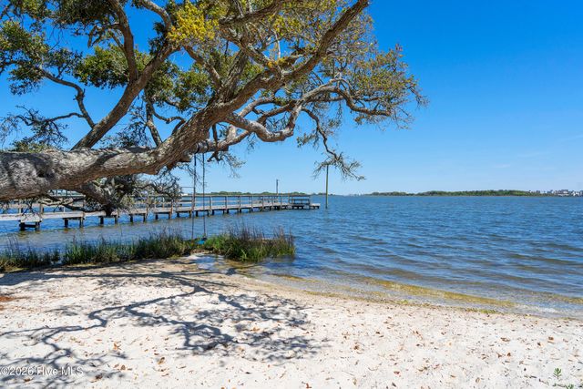 1643 Chadwick Shores Drive, Sneads Ferry, NC 28460