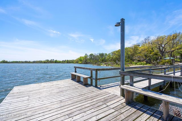 1643 Chadwick Shores Drive, Sneads Ferry, NC 28460