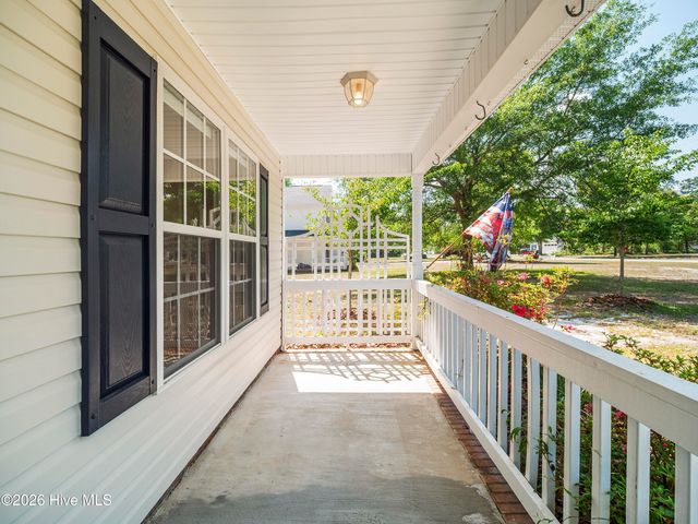 1643 Chadwick Shores Drive, Sneads Ferry, NC 28460
