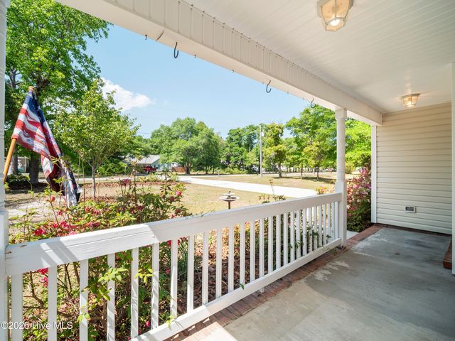 1643 Chadwick Shores Drive, Sneads Ferry, NC 28460