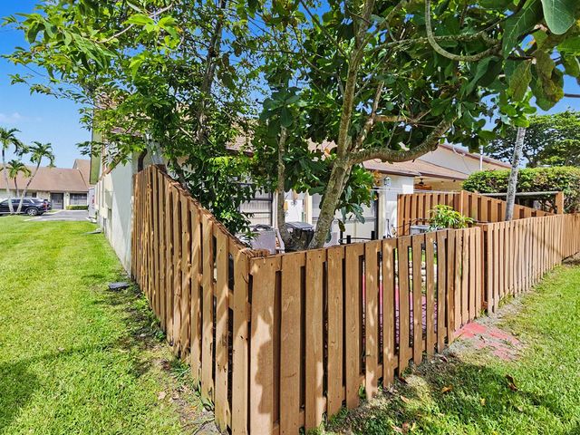 1160 Parkside Green Drive F, Greenacres, FL 33415