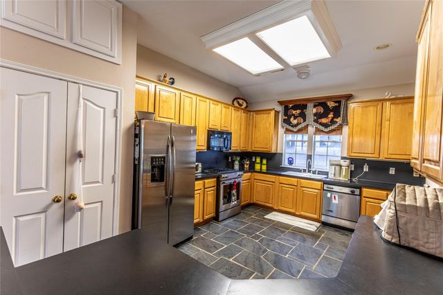 7278 Highway 36 N, Bellville, TX 77418