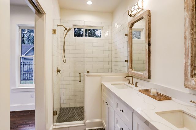138 Lakeview Drive, Sugar Land, TX 77498