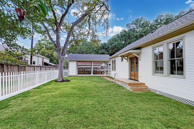 138 Lakeview Drive, Sugar Land, TX 77498