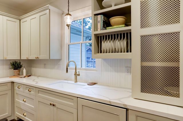 138 Lakeview Drive, Sugar Land, TX 77498