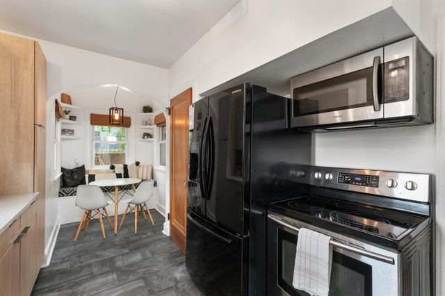2720 44th Street, Des Moines, IA 50310