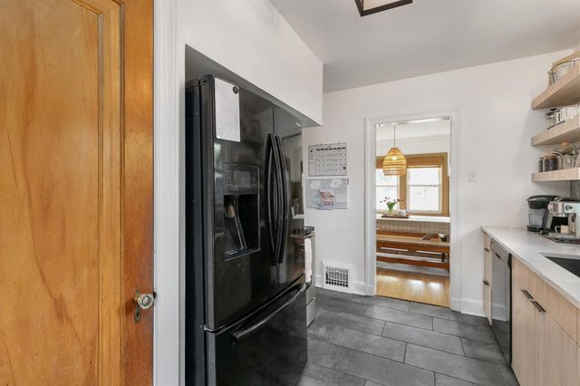 2720 44th Street, Des Moines, IA 50310