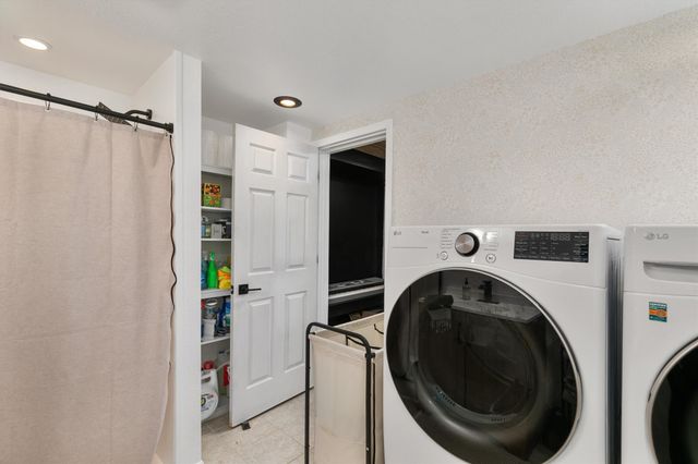 2720 44th Street, Des Moines, IA 50310