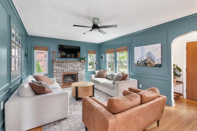 2720 44th Street, Des Moines, IA 50310