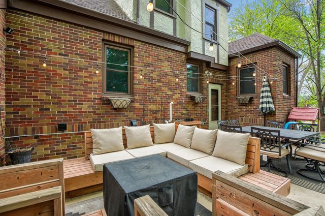 2720 44th Street, Des Moines, IA 50310