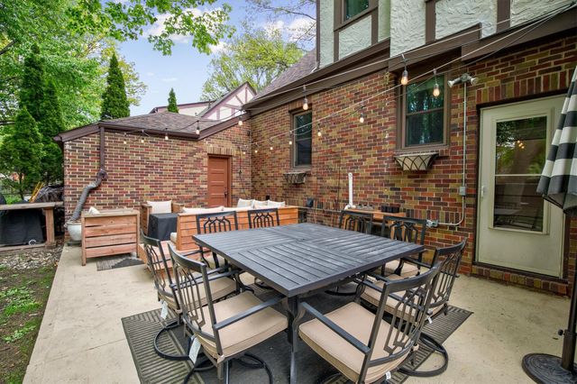 2720 44th Street, Des Moines, IA 50310