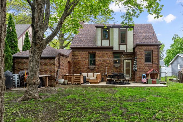 2720 44th Street, Des Moines, IA 50310