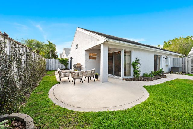 58 Admirals Court, Palm Beach Gardens, FL 33418