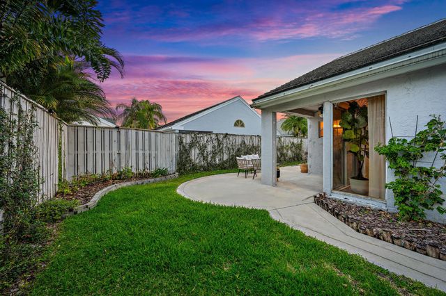 58 Admirals Court, Palm Beach Gardens, FL 33418