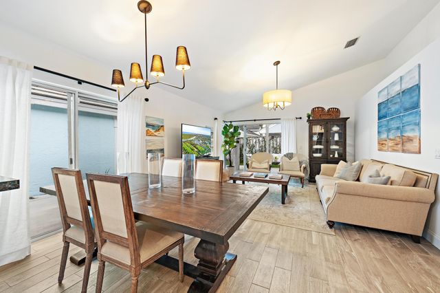 58 Admirals Court, Palm Beach Gardens, FL 33418