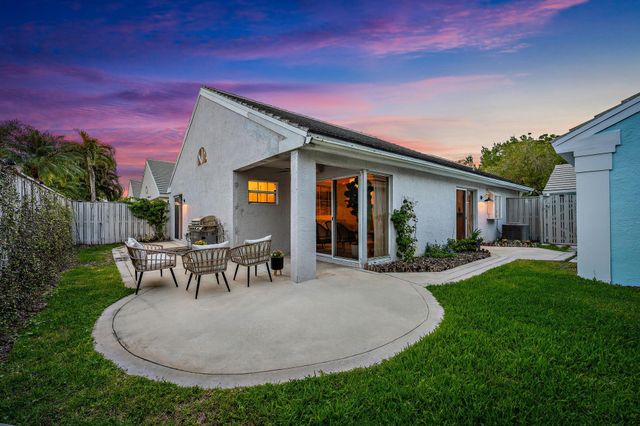 58 Admirals Court, Palm Beach Gardens, FL 33418