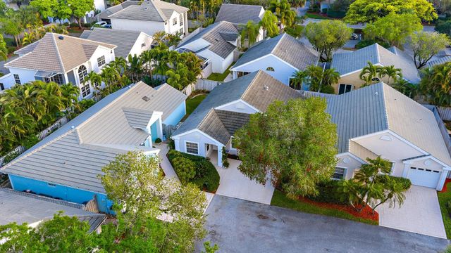 58 Admirals Court, Palm Beach Gardens, FL 33418
