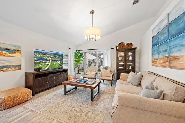 58 Admirals Court, Palm Beach Gardens, FL 33418